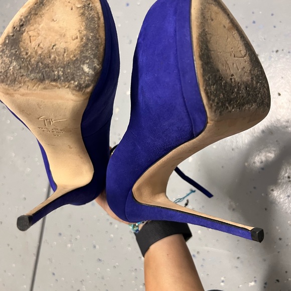 Worn these once or twice. One of the sexiest heels and a beautiful color! - Picture 9 of 9